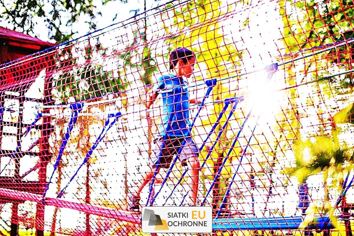 Zabezpieczenie parku linowego siatką Mocna siatka do parków linowych SiatkiOchronne.eu - Zabezpieczenie parku linowego siatką Mocna siatka do parków linowych