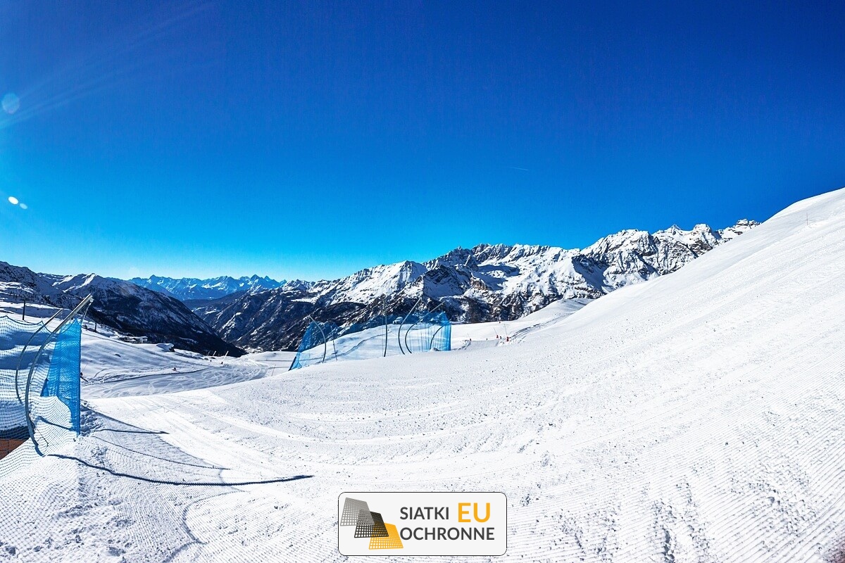   SiatkiOchronne.eu - Narciarski park i jego ogrodzenie zabezpieczające   Ogrodzenie ochronne dla stoku zjazdowego 