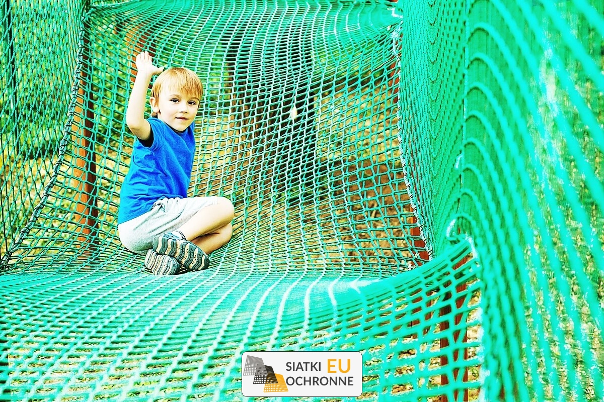   SiatkiOchronne.eu - Siatka sportowa   Zabezpieczająca siatka sportowa 