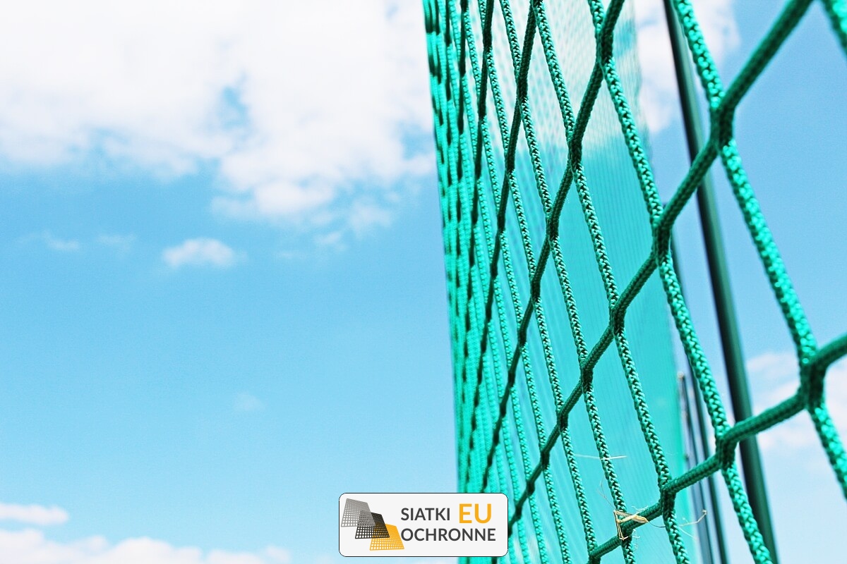   SiatkiOchronne.eu - Wystrój pokoju dziecka siatką: kreatywność w służbie zabawy   Ozdobienie sufitu siatką jako wyjątkowy element aranżacji pokoju 