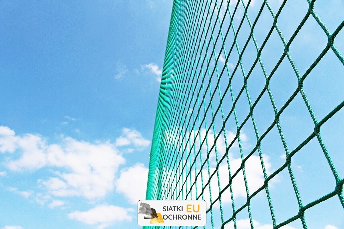   SiatkiOchronne.eu - Dekoracyjna siatka na ścianę i sufit dla małych sportowców 