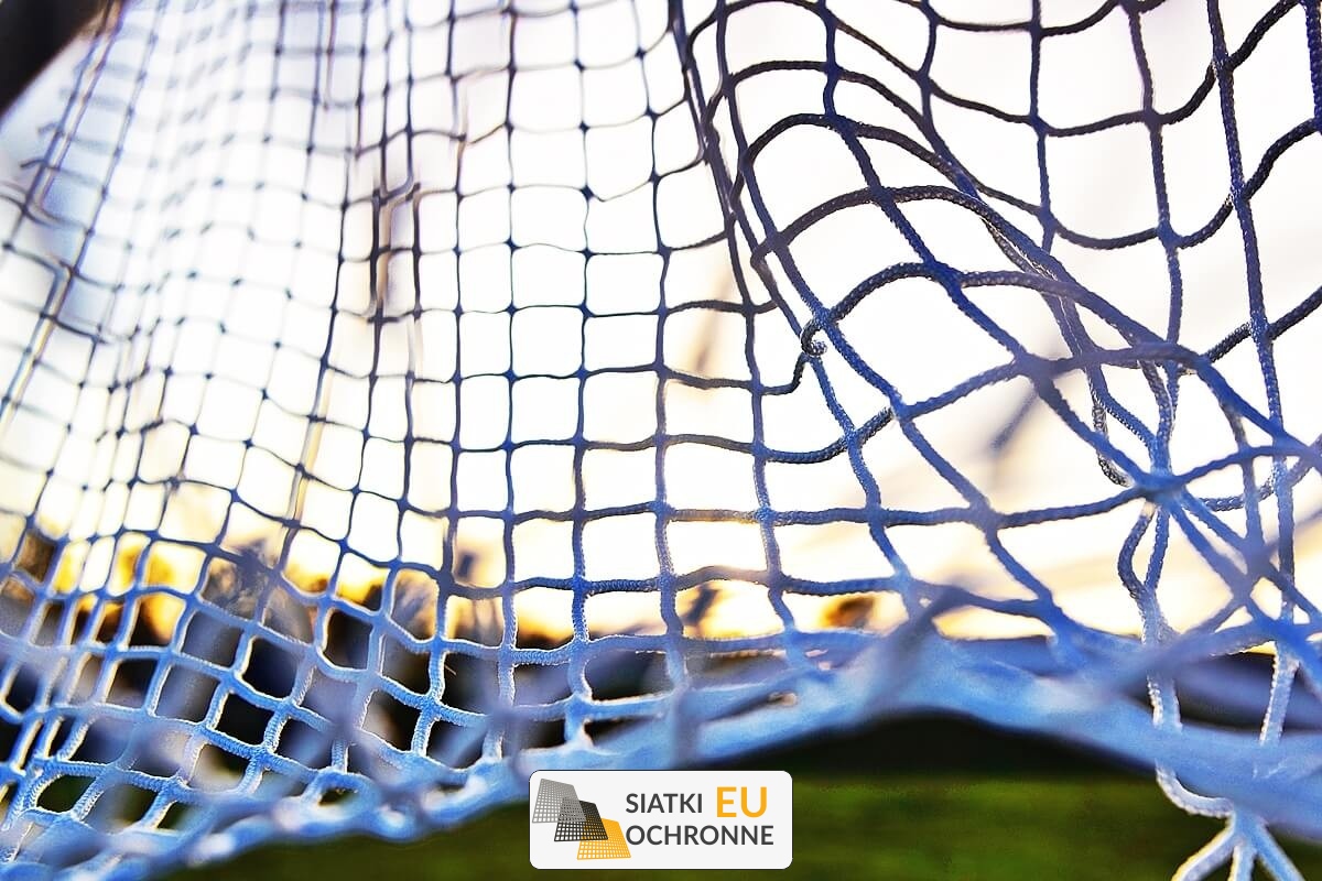   SiatkiOchronne.eu - Ozdabianie siatką: ściana i sufit w pokoju dziecka w nowej odsłonie   Przyozdobienie pokoiku siatką u małego sportowca 