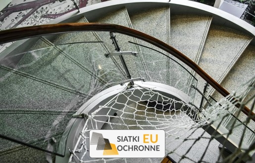   SiatkiOchronne.eu - Zabezpieczenie klatki schodowej siatką     Siatka osłonowa   schody    Siatka na klatkę schodową 