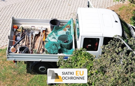   SiatkiOchronne.eu - Zabezpieczenie paków plandeką siatkową o rozmiarze oczka 4,5x4,5 cm i grubości 3mm 