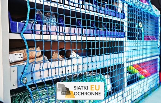 Zabezpieczenie ładunku siatką na busie doka SiatkiOchronne.eu - Zabezpieczenie ładunku siatką na busie doka