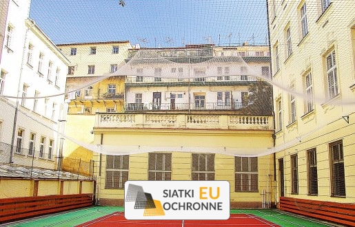   SiatkiOchronne.eu - Wysokiej jakości siatka do ograniczania boiska szkolnego 