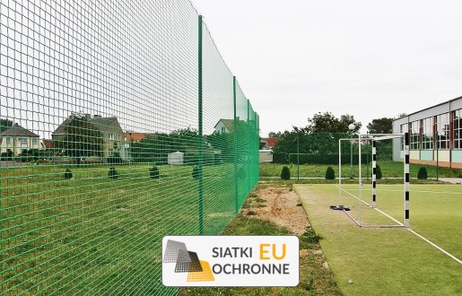   SiatkiOchronne.eu - Siatkowe ogrodzenie dla szkolnego boiska sportowego 