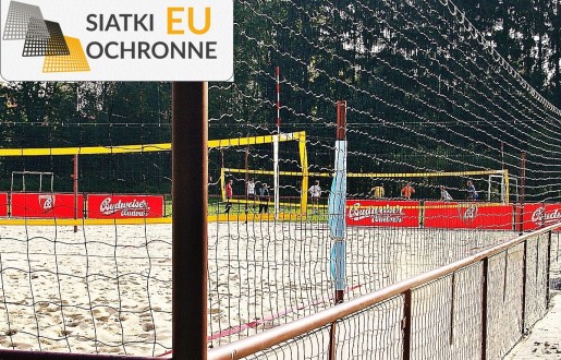   SiatkiOchronne.eu - Ogrodzenie sportowe wysokości 5m — ze słupami, siatką o oczkach 4,5x4,5cm i grubości 3mm 
