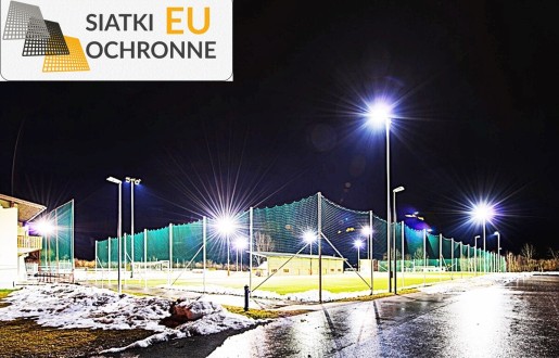 Siatka o wymiarach 4,5x4,5cm, grubości 3mm na słupach 6m - idealna do zabezpieczenia boiska SiatkiOchronne.eu - Siatka o wymiarach 4,5x4,5cm, grubości 3mm na słupach 6m - idealna do zabezpieczenia boiska