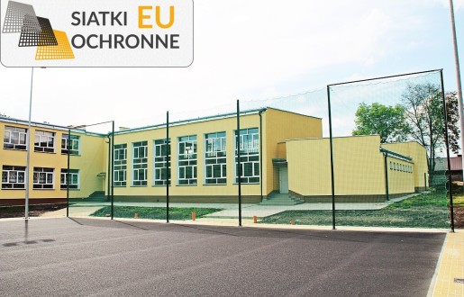 Siatkowe ogrodzenie boisk, wysokość 5m - słupki i siatka 8x8cm, grubość 6mm SiatkiOchronne.eu - Siatkowe ogrodzenie boisk, wysokość 5m - słupki i siatka 8x8cm, grubość 6mm