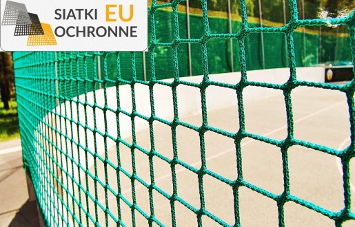   SiatkiOchronne.eu - Ogrodzenie boiska 4m wys. z słupami i siatką 8x8cm o grubości 6mm 