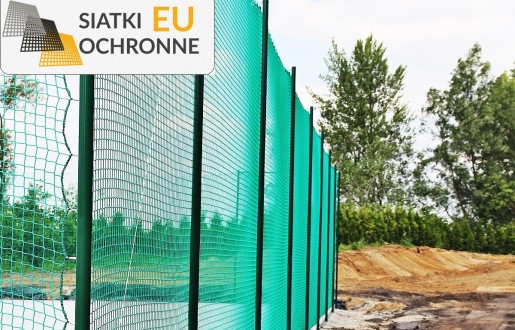   SiatkiOchronne.eu - Ogrodzenie boiska 4m wys. z słupami i siatką 6x6cm o grubości 4mm 