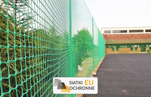   SiatkiOchronne.eu - Ogrodzenie boiska 6m wys. z słupami i siatką 8x8cm o grubości 5mm 
