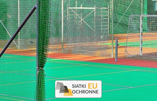   SiatkiOchronne.eu - Ogrodzenie boiska 5m wys. z słupami i siatką 10x10cm o grubości 4mm 
