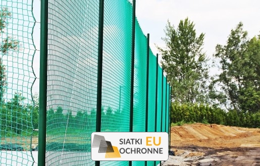   SiatkiOchronne.eu - Ogrodzenie boiska 6m wys. z słupami i siatką 10x10cm o grubości 6mm 