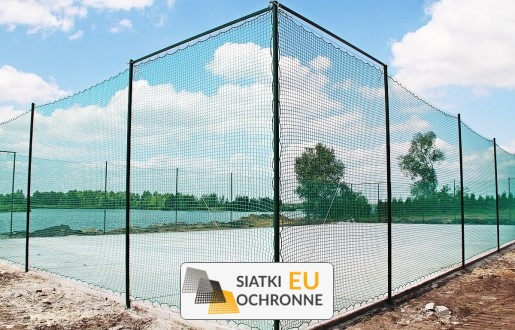   SiatkiOchronne.eu - Ogrodzenie boiska 5m wys. z słupami i siatką 10x10cm o grubości 5mm 