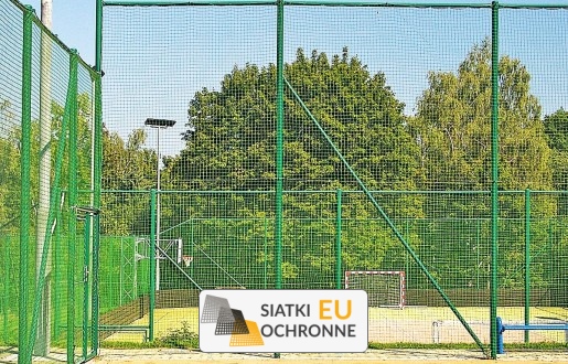   SiatkiOchronne.eu - SIatka do wysokiego grodzenia boiska 