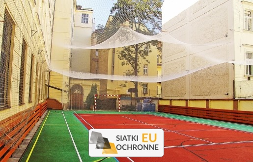   SiatkiOchronne.eu - Ogrodzenie boiska 4m wys. z słupami i siatką 8x8cm o grubości 5mm 