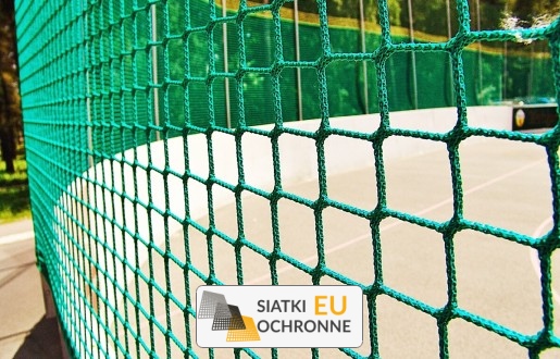   SiatkiOchronne.eu - Ogrodzenie boiska 6m wys. z słupami i siatką 10x10cm o grubości 4mm 