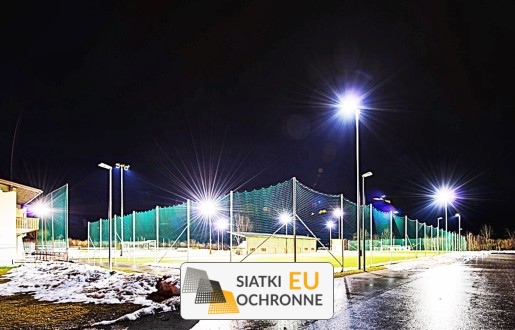   SiatkiOchronne.eu - Ogrodzenie boiska 5m wys. z słupami i siatką 8x8cm o grubości 5mm 