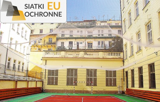   SiatkiOchronne.eu - Bezpieczna siatka chroniąca przed ucieczką piłki 