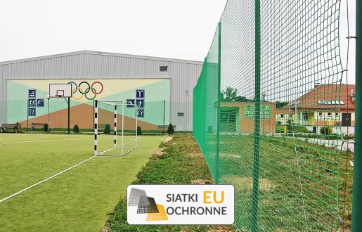   SiatkiOchronne.eu - Siatka zabezpieczająca na piłkochwyt boisk Orlik 