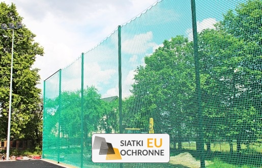   SiatkiOchronne.eu - Siatka sznurkowa do zabezpieczenia boiska piłkarskiego 