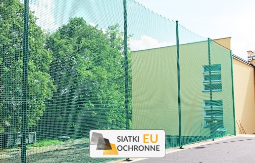  SiatkiOchronne.eu - Siatka zabezpieczająca na piłkochwyt do gry w piłkę nożną 
