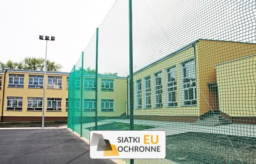   SiatkiOchronne.eu - Wytrzymałe piłkochwyty do boiska piłkarskiego 