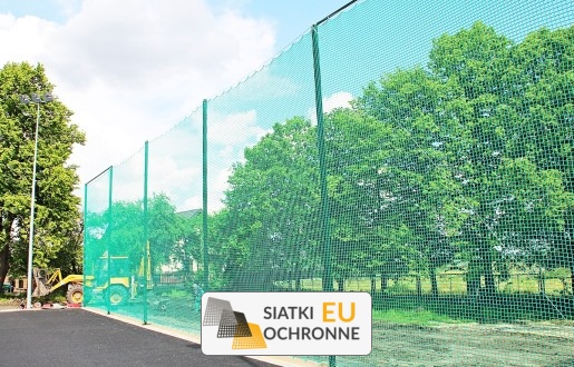   SiatkiOchronne.eu - Sznurkowe siatki i piłkochwyty do boiska piłkarskiego 