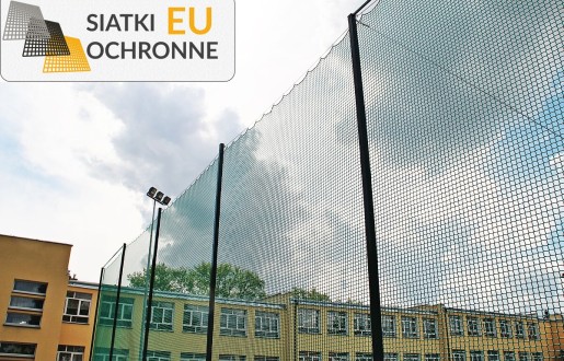   SiatkiOchronne.eu - Siatkowy zestaw zabezpieczający o długości 6m, ze słupami, o rozmiarach oczek 8x8cm i grubości sznurka 6mm 