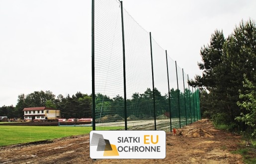   SiatkiOchronne.eu - Piłkochwyt 5m - 5-metrowe zestawienie z siatką 8x8cm i słupami, gruba 5mm 
