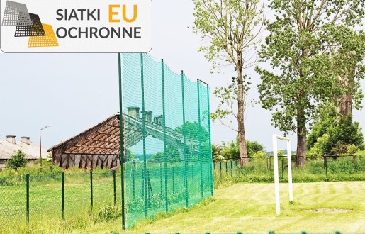   SiatkiOchronne.eu - Siatka ochronna 5m z grubością 3mm i oczkami 4,5x4,5cm, w zestawie ze słupami 