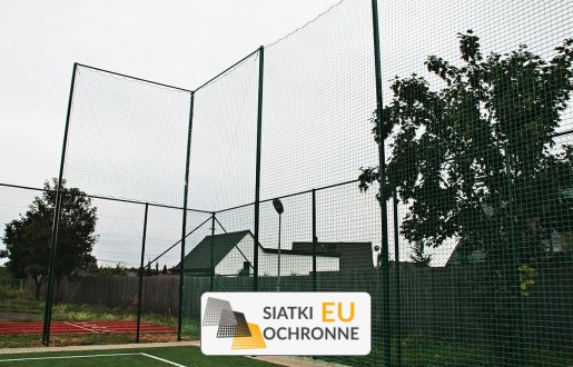 Bezwęzłowe zabezpieczenie boiska sportowego SiatkiOchronne.eu - Bezwęzłowe zabezpieczenie boiska sportowego