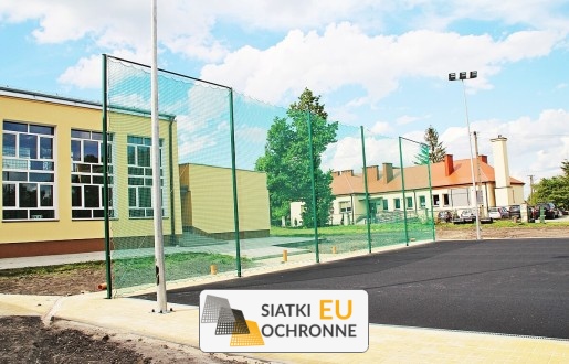   SiatkiOchronne.eu - Siatka na piłkochwyt   Wieszana siatka na piłkochwyt 